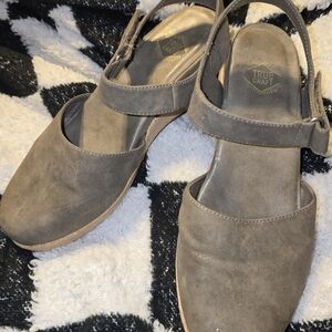 True Craft Women's Taupe Mules